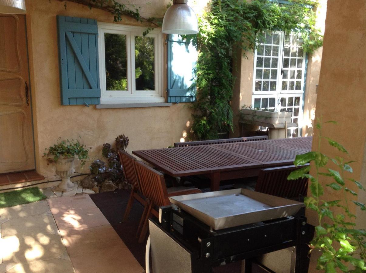 A L'Ombre Du Cedre Hotel Hyeres Bagian luar foto