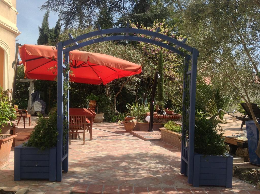A L'Ombre Du Cedre Hotel Hyeres Bagian luar foto