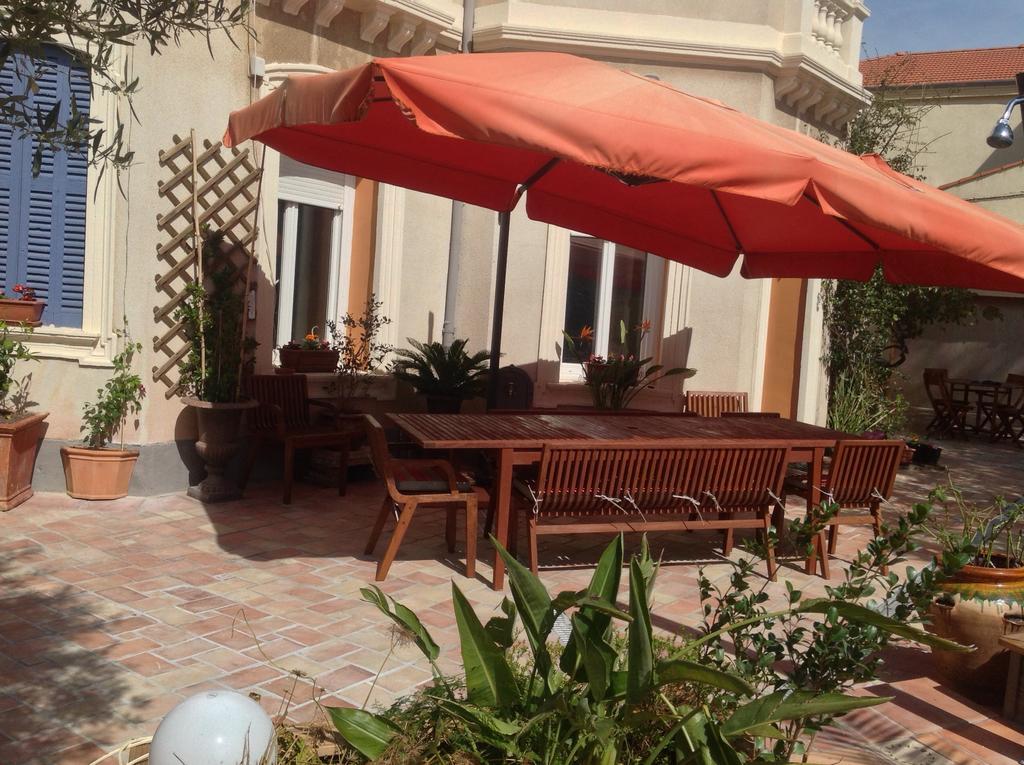 A L'Ombre Du Cedre Hotel Hyeres Bagian luar foto