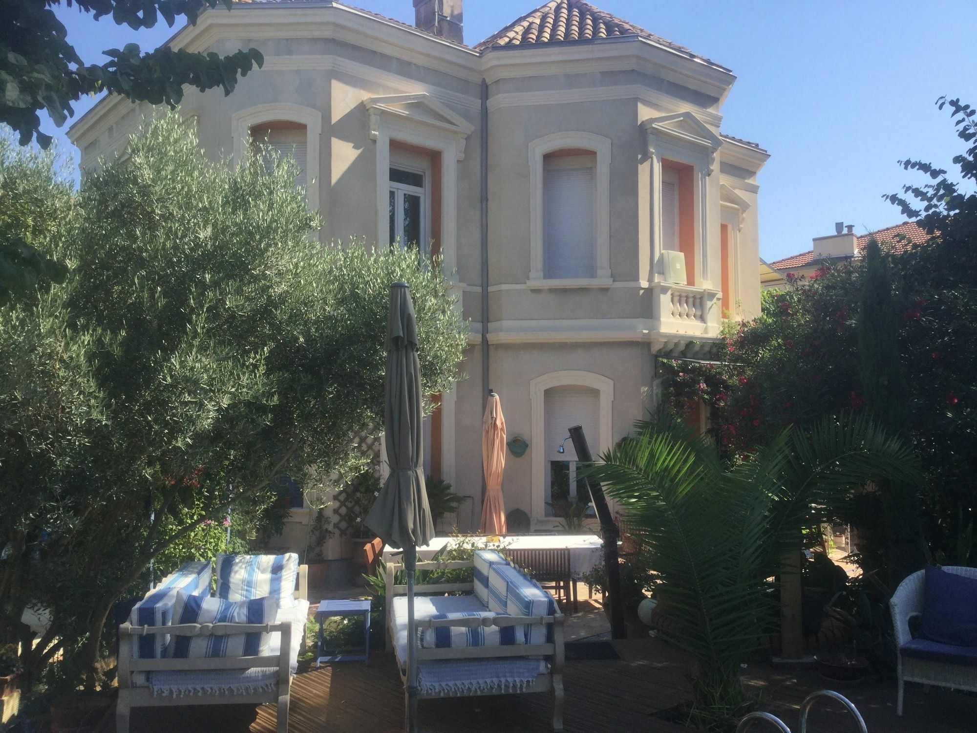 A L'Ombre Du Cedre Hotel Hyeres Bagian luar foto
